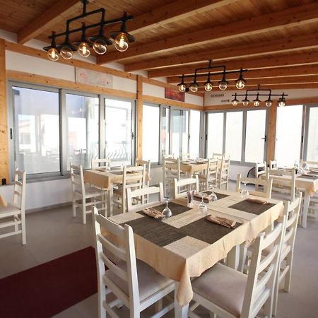 Hotel Prishtina Sarande Bagian luar foto