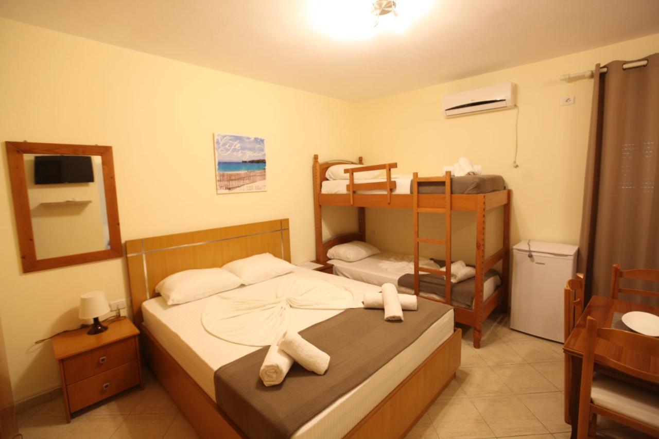 Hotel Prishtina Sarande Bagian luar foto