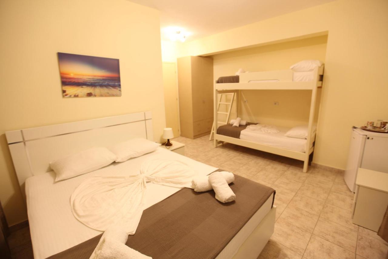 Hotel Prishtina Sarande Bagian luar foto