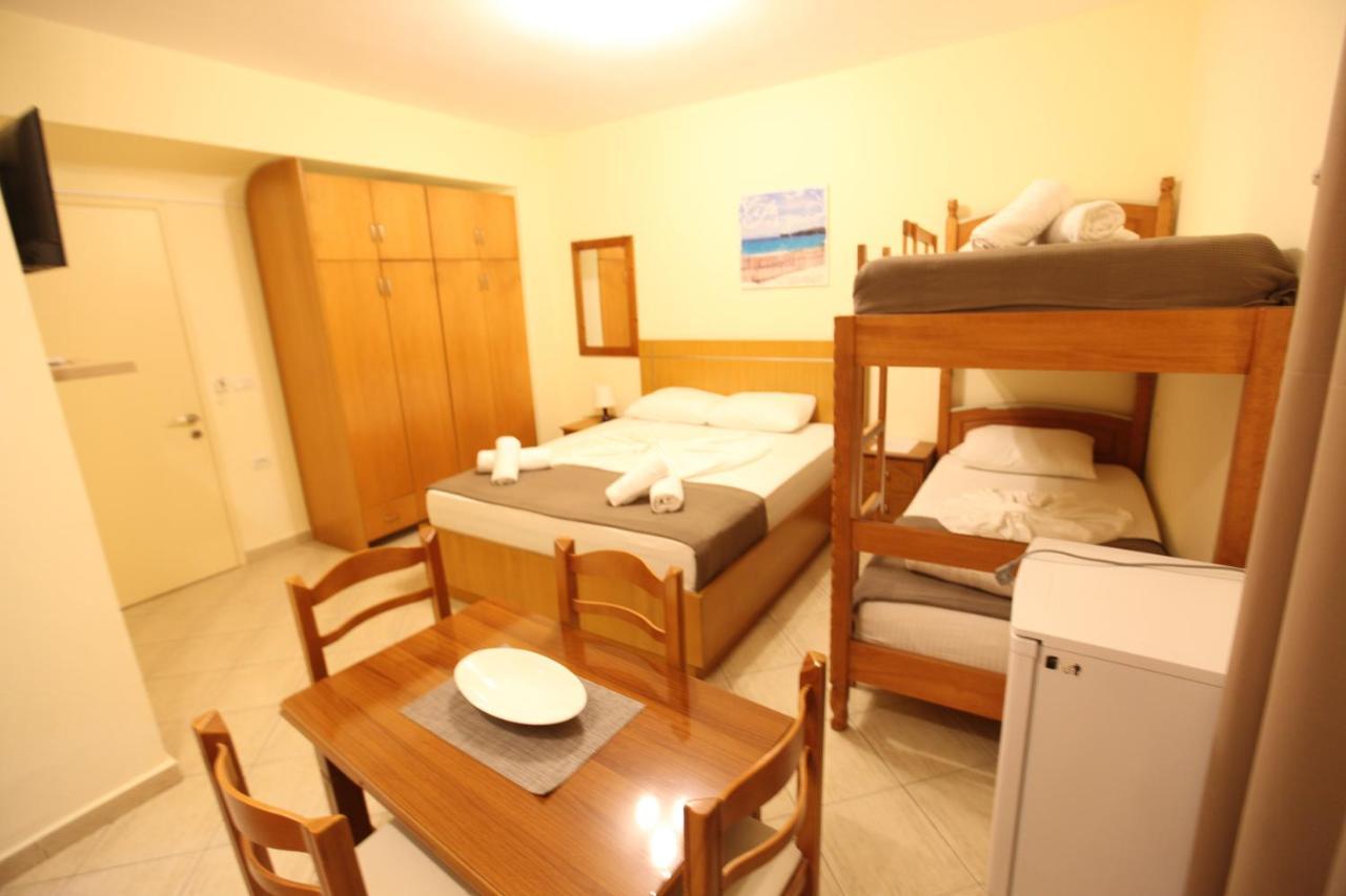 Hotel Prishtina Sarande Bagian luar foto