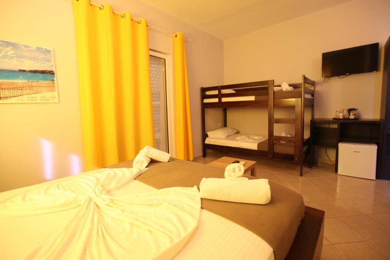 Hotel Prishtina Sarande Bagian luar foto