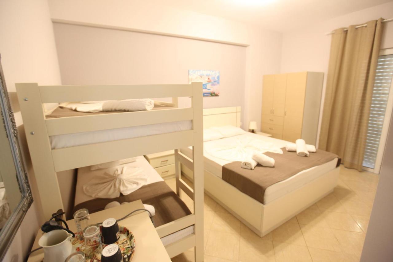 Hotel Prishtina Sarande Bagian luar foto