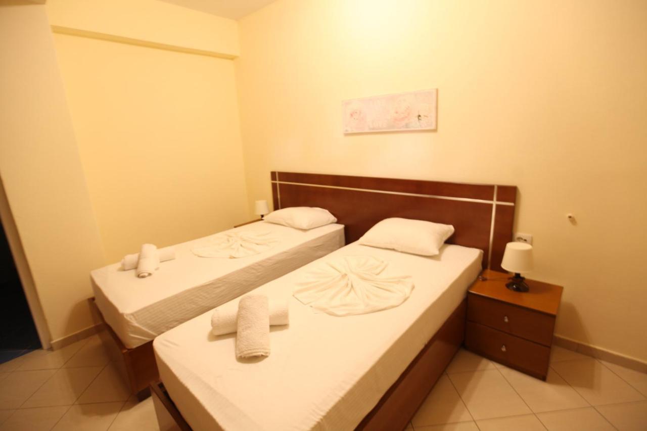 Hotel Prishtina Sarande Bagian luar foto