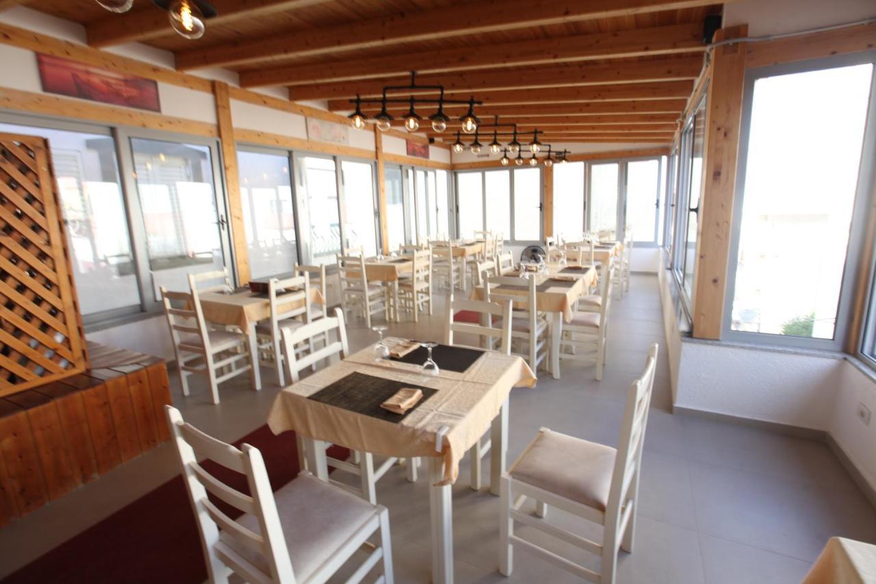 Hotel Prishtina Sarande Bagian luar foto