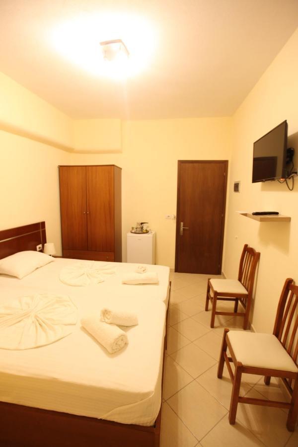 Hotel Prishtina Sarande Bagian luar foto