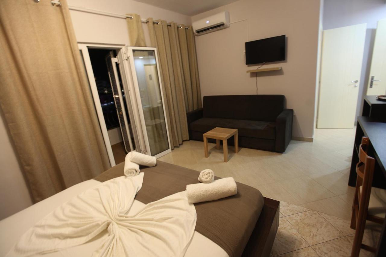 Hotel Prishtina Sarande Bagian luar foto