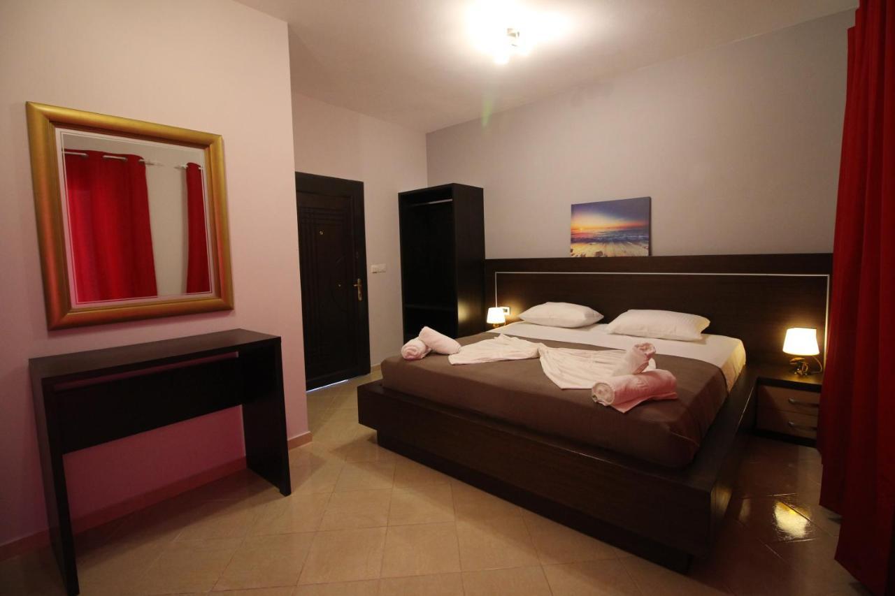 Hotel Prishtina Sarande Bagian luar foto
