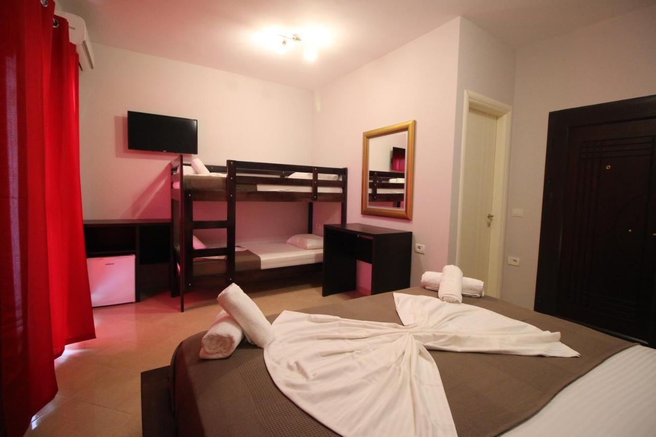 Hotel Prishtina Sarande Bagian luar foto