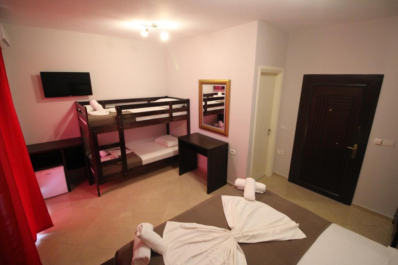 Hotel Prishtina Sarande Bagian luar foto