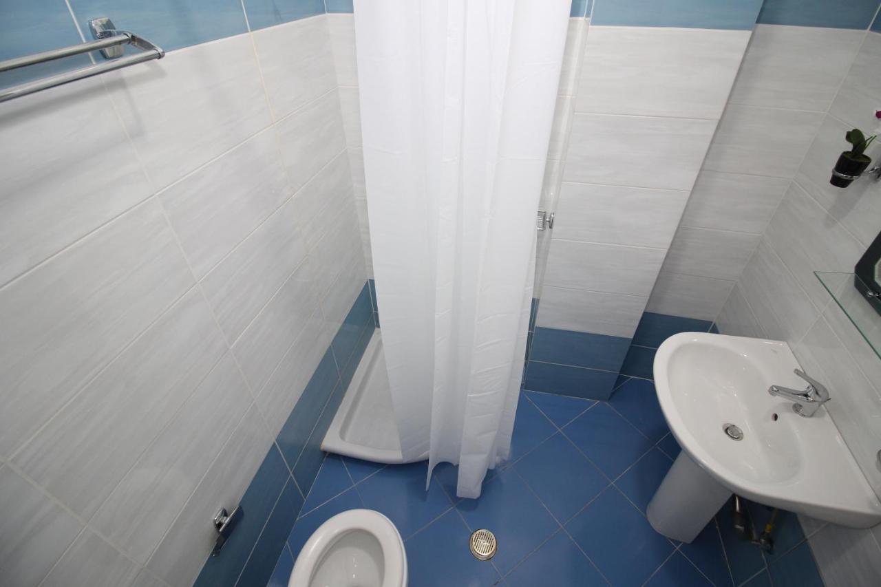Hotel Prishtina Sarande Bagian luar foto