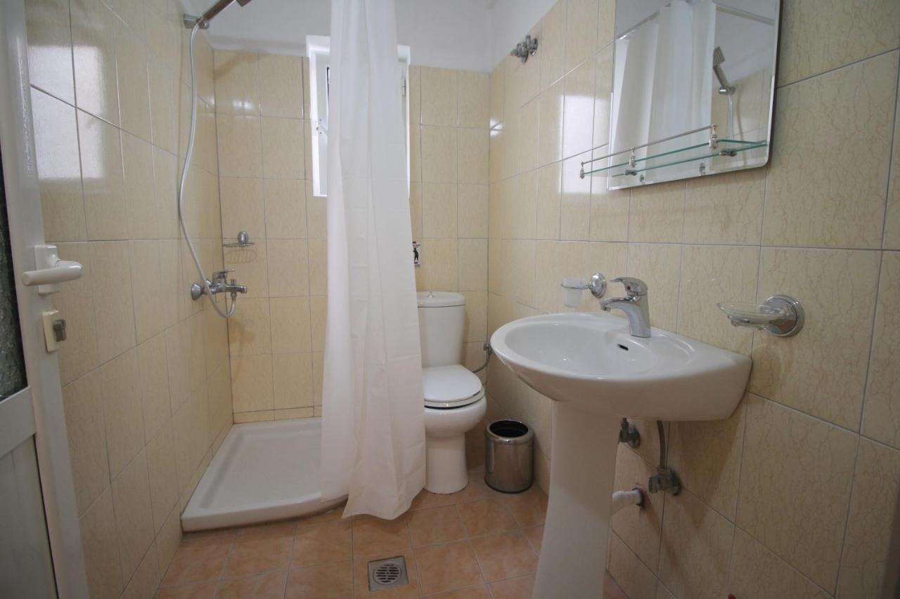 Hotel Prishtina Sarande Bagian luar foto