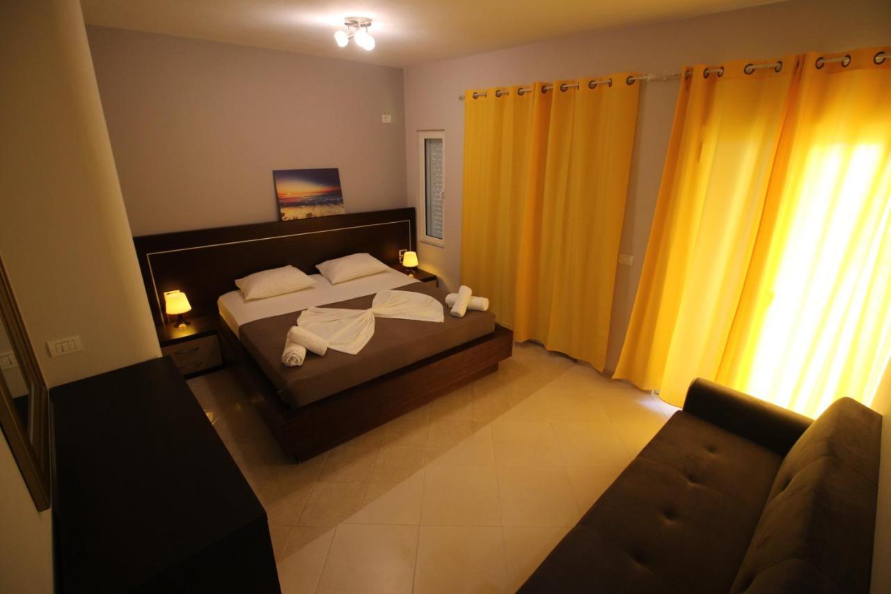 Hotel Prishtina Sarande Bagian luar foto