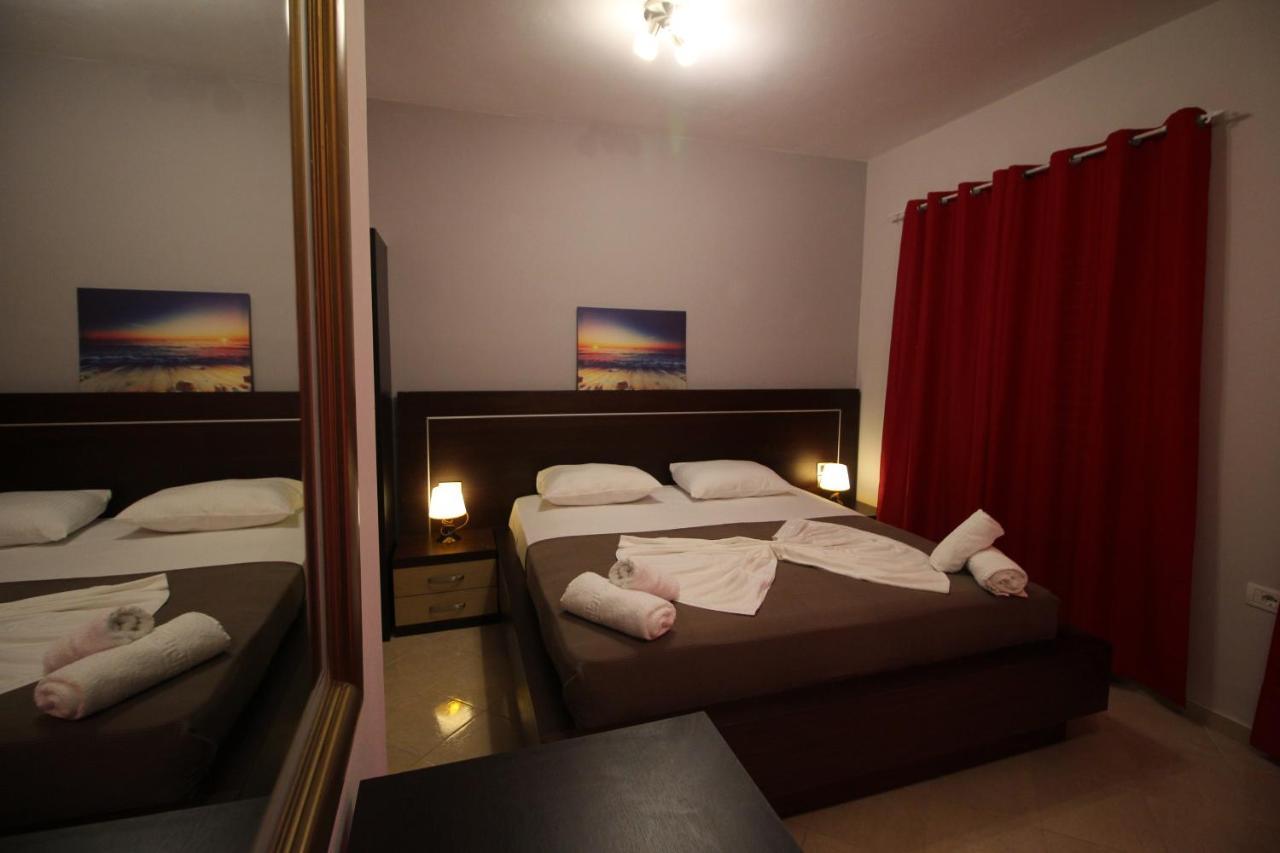 Hotel Prishtina Sarande Bagian luar foto