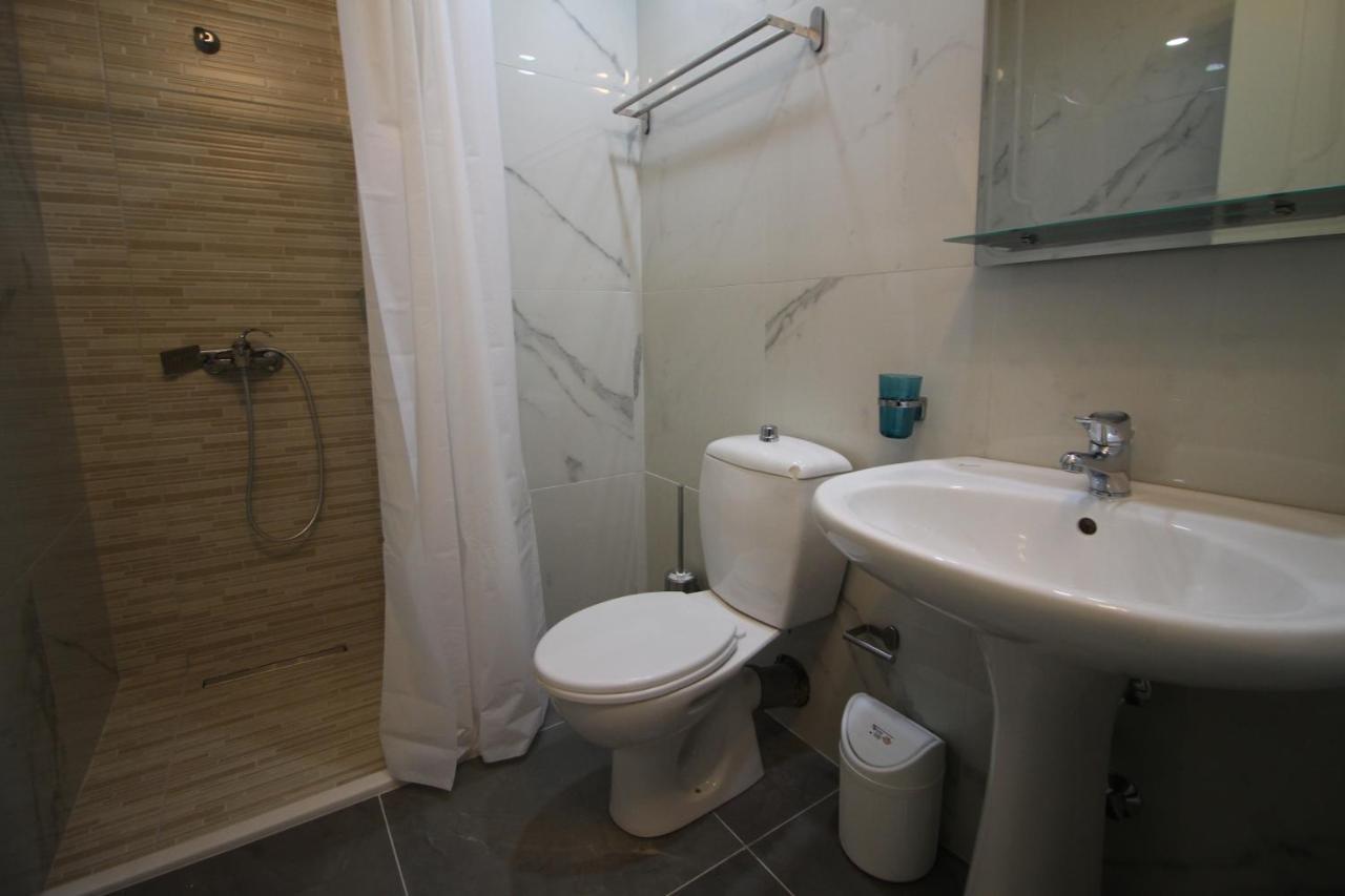 Hotel Prishtina Sarande Bagian luar foto