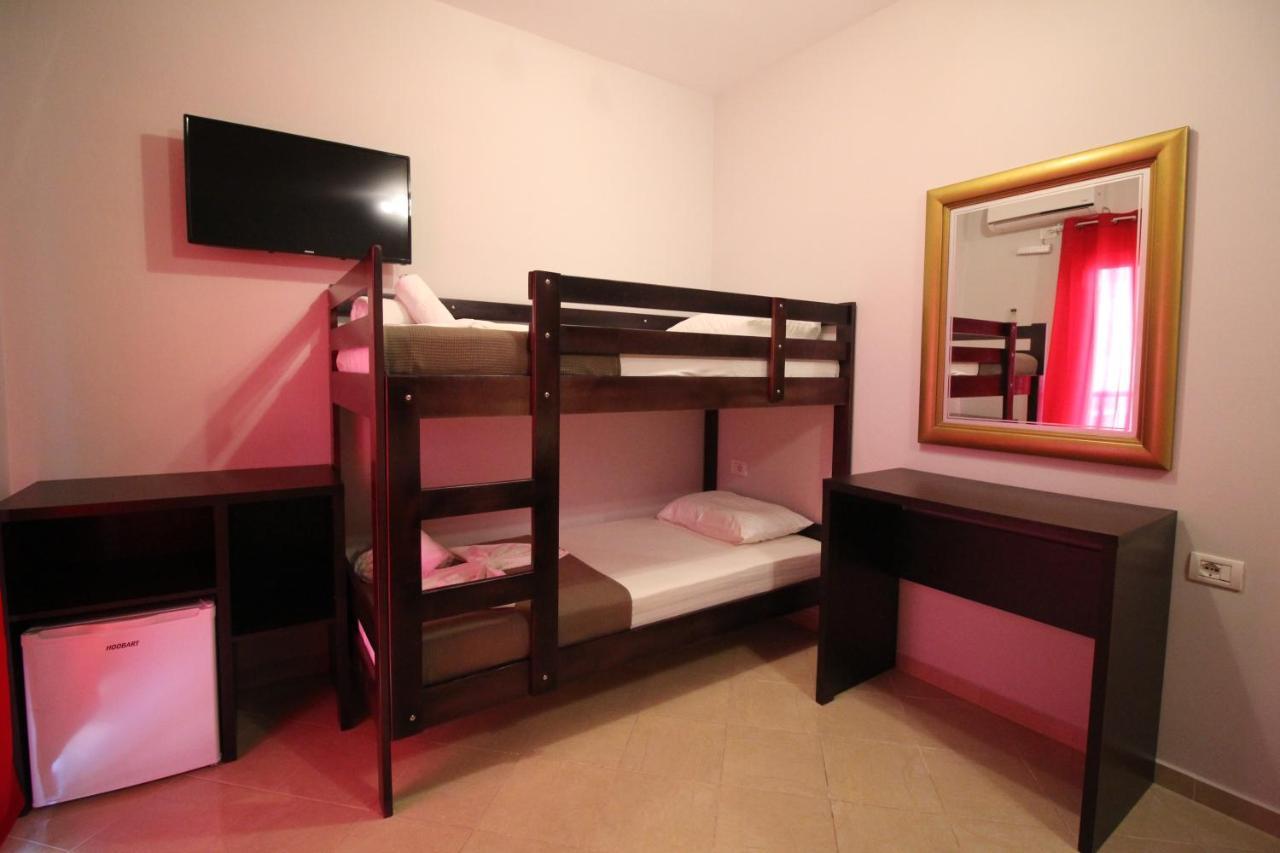 Hotel Prishtina Sarande Bagian luar foto