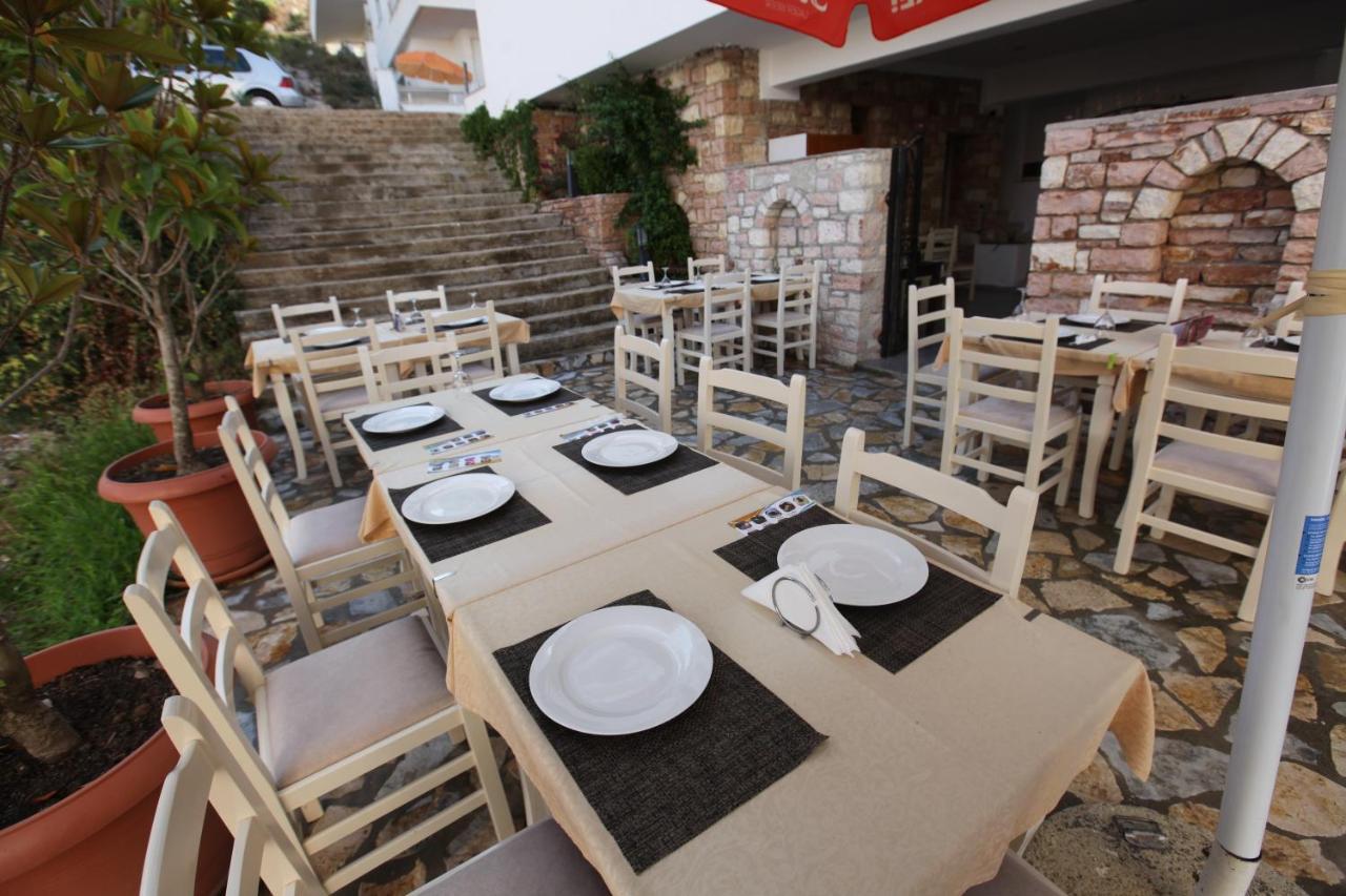 Hotel Prishtina Sarande Bagian luar foto